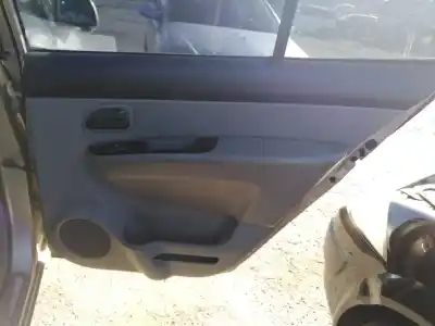 Автозапчастина б/у обликка задніх правіх дверей для KIA CARENS (UN) * Посилання на OEM IAM 833021D0205X  