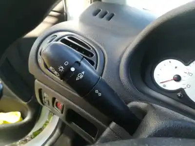 Peça sobressalente para automóvel em segunda mão comandos do volante por peugeot 206 berlina 1.4 referências oem iam   
