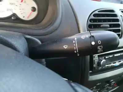 Peça sobressalente para automóvel em segunda mão comandos do volante por peugeot 206 berlina 1.4 referências oem iam   