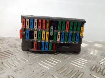 Pièce détachée automobile d'occasion Boîtes à Fusibles pour PEUGEOT 806 (221) 2.1 TD 12V Références OEM IAM 5970109547  