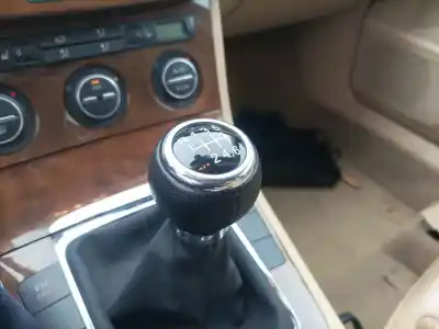 Recambio de automóvil de segunda mano de pomo palanca cambio para volkswagen passat berlina (3c2) 2.0 tdi referencias oem iam   