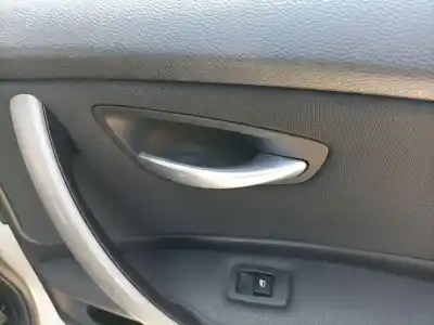 Peça sobressalente para automóvel em segunda mão puxador interior traseiro direito por bmw 1 (e87) 118 d referências oem iam 