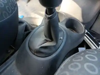 Pezzo di ricambio per auto di seconda mano rivestimento della leva del cambio per toyota yaris (_p1_) 1.0 (scp10_) riferimenti oem iam 