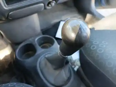 Pezzo di ricambio per auto di seconda mano pomello della leva del cambio per toyota yaris (_p1_) 1.0 (scp10_) riferimenti oem iam 
