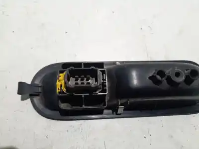 Second-hand car spare part right front power window switch for renault clio iii expression oem iam references 8200356517b  