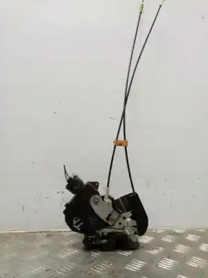 Peça sobressalente para automóvel em segunda mão fechadura da porta traseira direita por toyota picnic (m10) 2.2 td 90 cv / 66 kw referências oem iam 