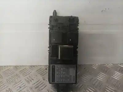 Recambio de automóvil de segunda mano de CAJA RELES / FUSIBLES para VOLVO B.M. V40 RANCHERA FAMILIAR (645)  referencias OEM IAM 30889989  