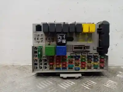 Peça sobressalente para automóvel em segunda mão caixa de fusíveis e relés por opel zafira a elegance referências oem iam 24412497