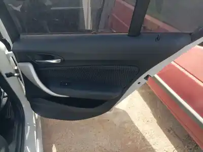 Recambio de automóvil de segunda mano de guarnecido puerta trasera derecha para bmw serie 1 lim. (f20/f21) 116d referencias oem iam 51427292860