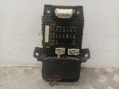 İkinci el araba yedek parçası Röle/sigorta Kutusu için TOYOTA AVENSIS BERLINA (T 22) 1.6 Tempus OEM IAM referansları 8273005010  