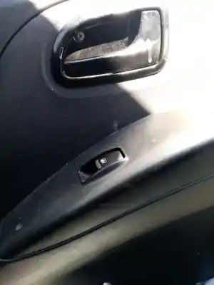 Автозапчастина б/у передній правий віконний вимикач для KIA PICANTO 1.1 CAT Посилання на OEM IAM   
