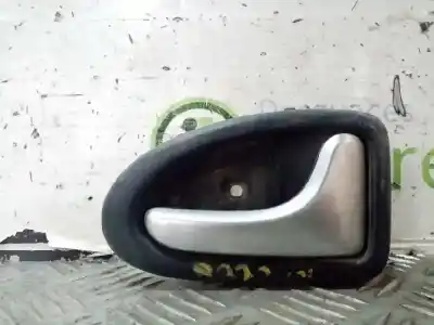Pièce détachée automobile d'occasion Poignée Intérieure Avant Droite pour RENAULT CLIO II FASE II (B/CB0) 1.2 16V Références OEM IAM   