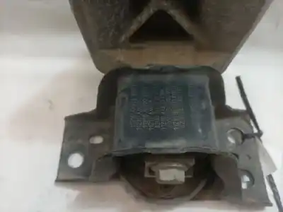 Second-hand car spare part right engine support for renault clio iii confort dynamique oem iam references 8200239895  