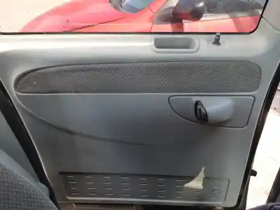 Автозапчасти б/у обивка задней левой двери за CHRYSLER VOYAGER (RG) 2.4 CAT ссылки OEM IAM   