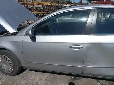 Recambio de automóvil de segunda mano de PUERTA DELANTERA IZQUIERDA para VOLKSWAGEN PASSAT B6 (3C2)  referencias OEM IAM 3C4831055J  