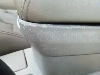 Автозапчастина б/у центральний подлокник для toyota avensis (_t25_) 2.2 d-4d (adt251_) посилання на oem iam 5892305020  