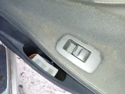 Second-hand car spare part right front power window switch for toyota auris (_e15_) 1.4 d-4d (nde150_) oem iam references 848100d030  