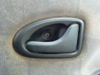 Автозапчастина б/у внутрішня задня права ручка для RENAULT MEGANE I CLASSIC (LA0/1_) 1.9 DTI (LA08, LA0N) Посилання на OEM IAM 8200028995  