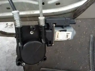 Pièce détachée automobile d'occasion Moteur Lève Vitre Avant Droit pour RENAULT MEGANE II RANCHERA FAMILIAR (KM0/1_) 1.9 DCI Références OEM IAM 8201010925  