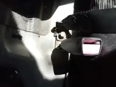 Автозапчасти б/у крюк для ремня задний правый за kia cee´d d4fbl ссылки oem iam 898401h000eq