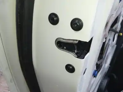 Pezzo di ricambio per auto di seconda mano Serratura Porta Posteriore Sinistra per OPEL ASTRA J (P10) 2.0 CDTI (68) Riferimenti OEM IAM 133177 133692 133698