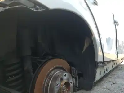 Peça sobressalente para automóvel em segunda mão cave de roda traseira direita por bmw 1 (e87) 118 d referências oem iam 51717123524