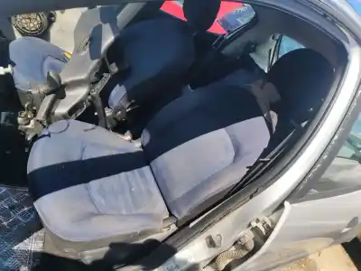 Pezzo di ricambio per auto di seconda mano sedile anteriore sinistro per peugeot 206 fastback (2a/c) 1.4 i riferimenti oem iam 6051adi