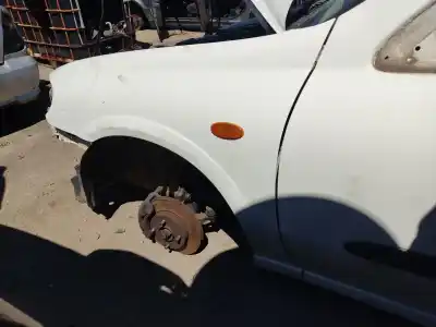 Peça sobressalente para automóvel em segunda mão guarda-lamas dianteiro esquerdo por nissan almera ii hatchback (n16) 1.5 referências oem iam 631014m630