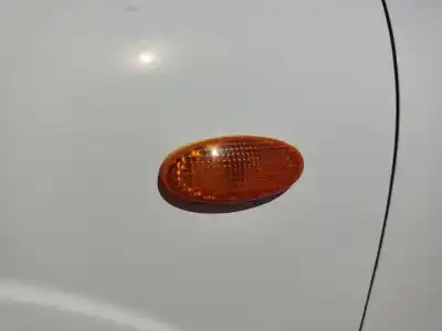 Peça sobressalente para automóvel em segunda mão farolim do lado esquerdo por nissan almera ii hatchback (n16) 1.5 referências oem iam 26160bm400