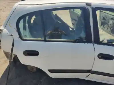 Peça sobressalente para automóvel em segunda mão porta do automóvel traseira direita por nissan almera ii hatchback (n16) 1.5 referências oem iam 821005m431