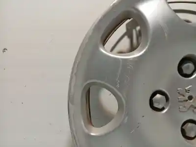 Pièce détachée automobile d'occasion capuchons de moyeux pour peugeot 206 fastback (2a/c) 1.4 i références oem iam 9631447377  