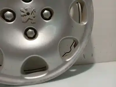 Pièce détachée automobile d'occasion capuchons de moyeux pour peugeot 206 fastback (2a/c) 1.4 i références oem iam 9631447377  