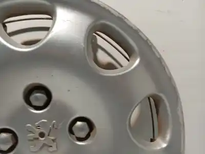 Pièce détachée automobile d'occasion capuchons de moyeux pour peugeot 206 fastback (2a/c) 1.4 i références oem iam 9631447377  