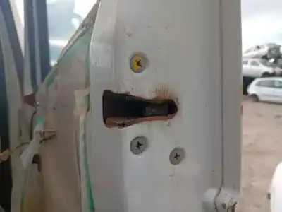 Peça sobressalente para automóvel em segunda mão FECHADURA DA PORTA DIANTEIRA DIREITA por NISSAN ATLEON  Referências OEM IAM BD30  