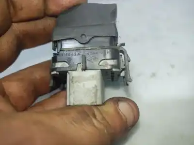 Second-hand car spare part left front power window switch for renault scénic ii (jm0/1_) 1.9 dci (jm0g, jm12, jm1g, jm2c) oem iam references 315042a  