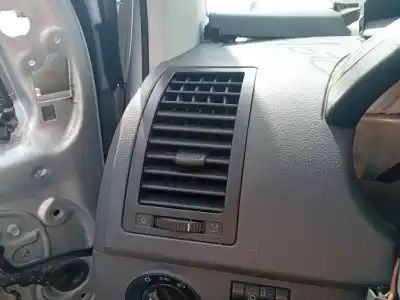 Peça sobressalente para automóvel em segunda mão grelha de ventilação tablier por volkswagen polo (9n_, 9a_) 1.2 referências oem iam 6q0819703