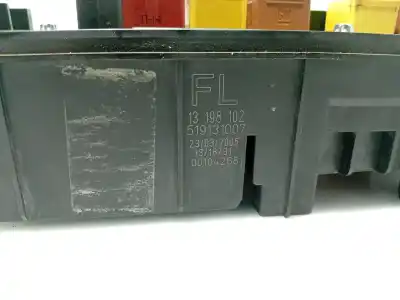 Second-hand car spare part fuse box unit for opel vectra c (z02) 1.9 cdti (f69) oem iam references 13198102 519131007 00104268