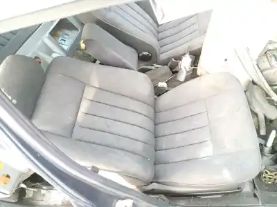 Автозапчастина б/у передне праве сиділо для mercedes-benz 124 sedán (w124) 200 d (124.120) посилання на oem iam 6104add