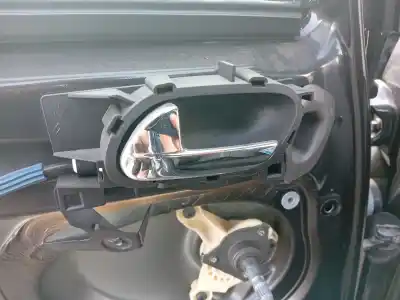 Peça sobressalente para automóvel em segunda mão puxador interior traseiro esquerdo por peugeot 407 (6d_) 1.8 16v (6d6fyc) referências oem iam 9143j9