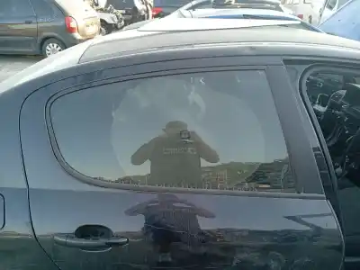 Peça sobressalente para automóvel em segunda mão vidro traseiro direito por peugeot 407 (6d_) 1.8 16v (6d6fyc) referências oem iam 9204n8