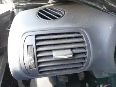 Автозапчастина б/у аераційна решіта для audi a3 (8l1) 1.9 tdi посилання на oem iam 8l0820901c  