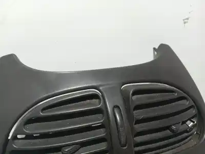 Pezzo di ricambio per auto di seconda mano modanatura per peugeot 206 fastback (2a/c) 2.0 hdi 90 riferimenti oem iam 8203ra  69847946