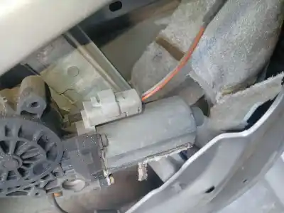 Pièce détachée automobile d'occasion léve glace avant gauche pour peugeot 206 fastback (2a/c) 2.0 hdi 90 références oem iam 9221e8  