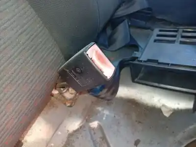 Автозапчасти б/у КРЮК ДЛЯ РЕМНЯ ЗАДНИЙ ПРАВЫЙ за SEAT CORDOBA (6L2) 1.9 TDI ссылки OEM IAM 6Q0857740B  