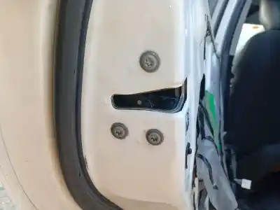 Автозапчасти б/у замок задней левой двери за toyota auris ranchera familiar (_e18_) 1.8 hybrid (zwe186_) ссылки oem iam 6906005050