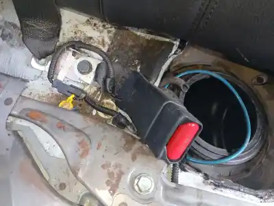 Автозапчасти б/у крюк для ремня задний правый за toyota auris ranchera familiar (_e18_) 1.8 hybrid (zwe186_) ссылки oem iam 7338002090c0