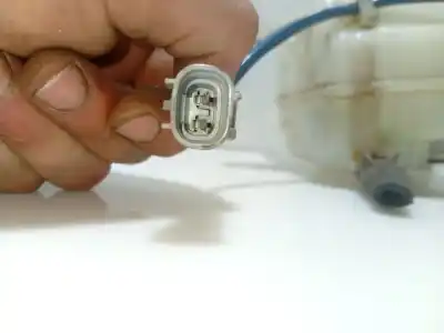 Автозапчасти б/у бак тормозной жидкости за toyota auris ranchera familiar (_e18_) 1.8 hybrid (zwe186_) ссылки oem iam 4722012300  4723020140