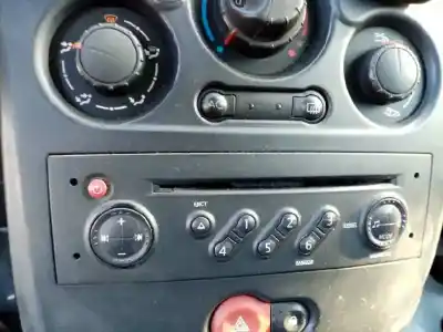 Peça sobressalente para automóvel em segunda mão SISTEMA DE ÁUDIO / RÁDIO CD por RENAULT CLIO III  Referências OEM IAM 8200607915T  