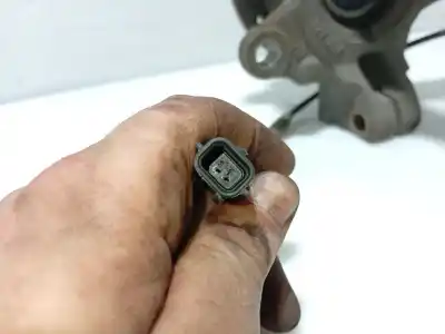 Pièce détachée automobile d'occasion moyeu de roue avant droite pour dacia sandero ii 1.5 dci références oem iam 400143444r  479104822r