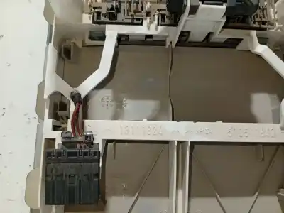 Автозапчасти б/у передний салонный свет за opel astra h (a04) 1.7 cdti (l48) ссылки oem iam 13111824 13111872 13112203